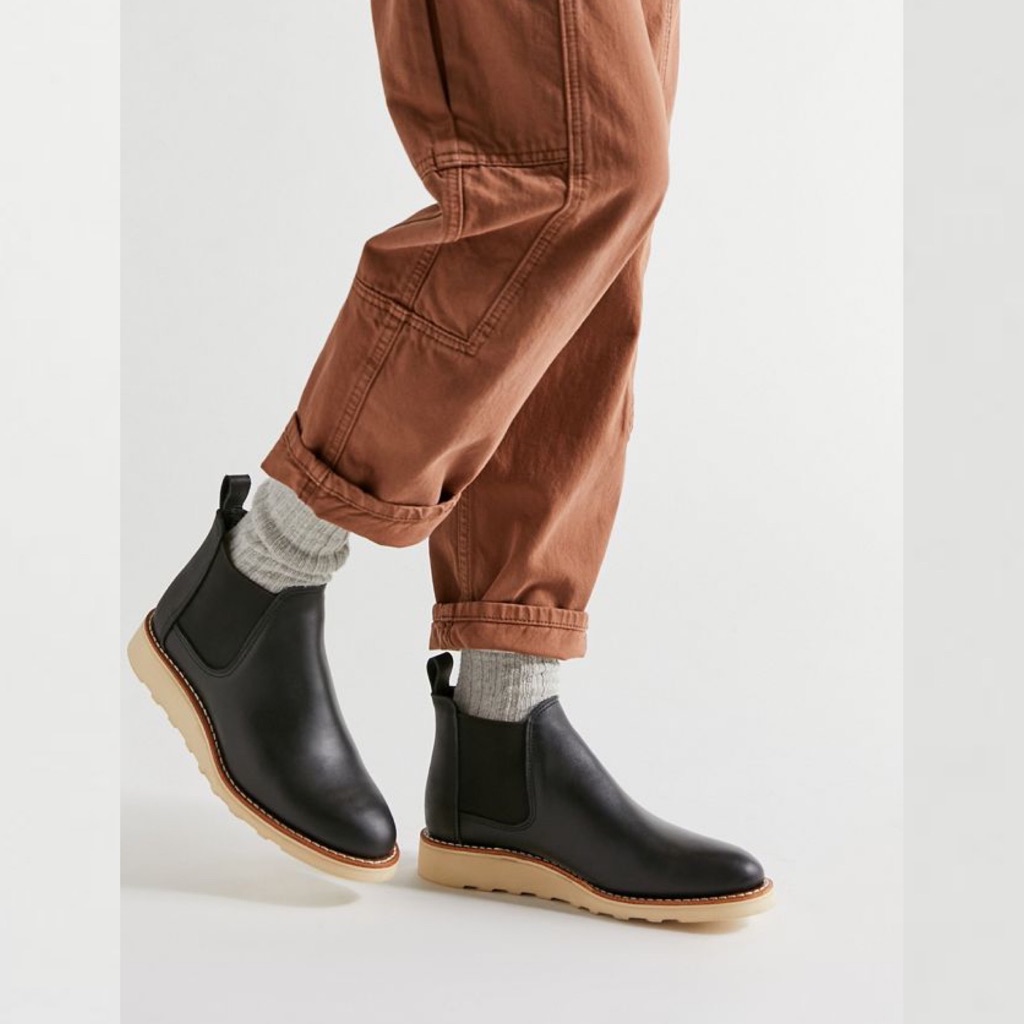 Red Wing Shoes Classic Chelsea Women's Short Boot In Black Boundary Leather